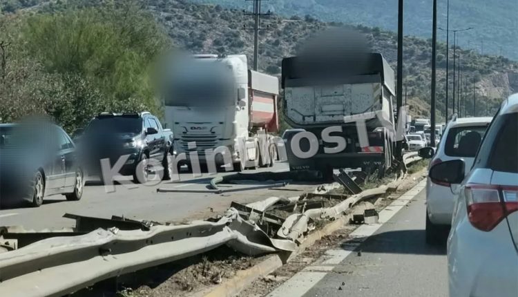 Φορτηγό-πέρασε-στο-αντίθετο-ρεύμα-στη-λεωφόρο-Αθηνών-και-έπεσε-στις-μπάρες-–-Μεγάλη-δυσχέρεια-στην-κυκλοφορία-προς-Κόρινθο