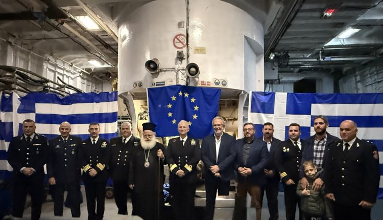 Επίσκεψη-του-Ιεραπύτνης-Κυρίλλου-στη-φρεγάτα-του-ΠΝ.-«ΝΑΒΑΡΙΝΟΝ»-στη-Σητεία