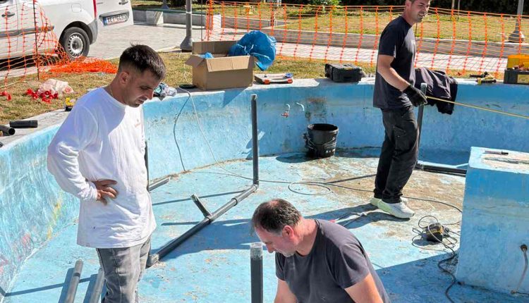 Ξεκίνησε-η-αποκατάσταση-του-«Αγοριού-που-Σφυρίζει»-στην-πλατεία-Ναυαρίνου-στη-Θεσσαλονίκη