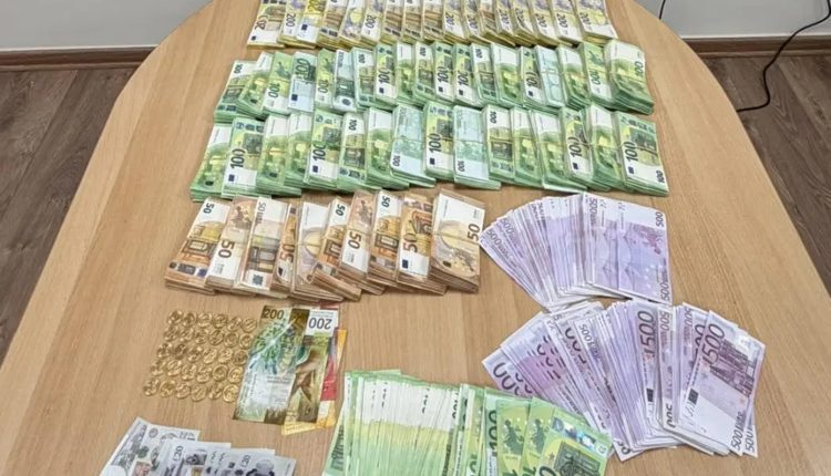 Η-ανακοίνωση-της-ΕΛΑΣ-για-την-υπόθεση-με-τα-στημένα-στο-μπάσκετ:-Κατασχέθηκαν-931.463-ευρώ,-14-κινητά-τηλέφωνα,-μπλούζες-ομάδας