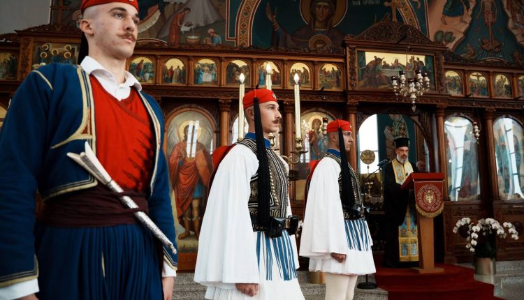 Σύδνεϋ:-Το-Κολλέγιο-του-Αγίου-Σπυρίδωνος-υποδέχθηκε-τους-Εύζωνες