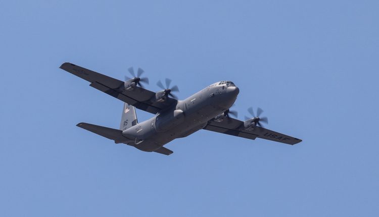 Ηράκλειο:-Αναγκαστική-προσγείωση-c-130-της-Σαουδικής-Αραβίας-λόγω-βλάβης-σε-κινητήρα