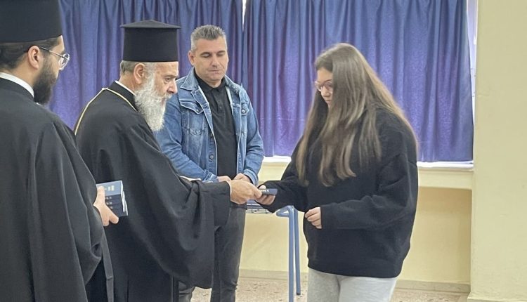 Επίσκεψη-του-Μητροπολίτη-Θεσσαλιώτιδος-στα-Γυμνάσια-Μουζακίου-και-Προαστίου