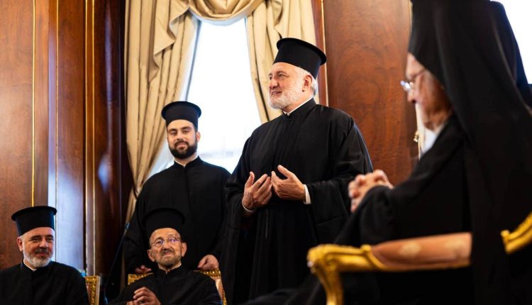 Αμερικής-Ελπιδοφόρος-σε-Οικ.-Πατριάρχη:-Αντανακλούμε-το-φως-του-Φαναρίου
