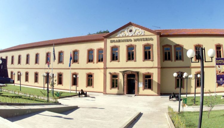 Έπειτα-από-25-χρόνια-αναζήτησης,-η-ιστορική-στολή-του-Χασάν-Ταχσίν-Πασά-επιστρέφει-στη-Θεσσαλονίκη-–-Θα-εκτεθεί-μόνιμα-στο-Πολεμικό-Μουσείο