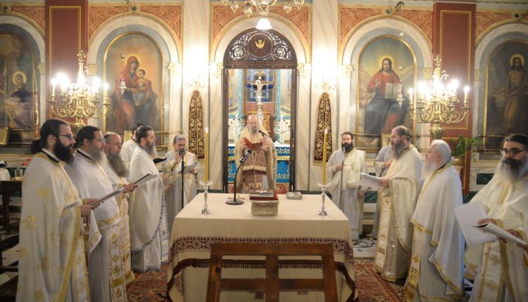 Η-αρχαιοπρεπής-Θεία-Λειτουργία-του-Αγίου-Ιακώβου-του-Αδελφοθέου,-στον-Μητροπολιτικό-Ναό-Ευαγγελιστρίας-Πατρών