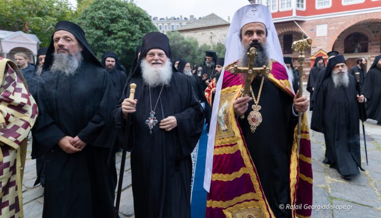 Η-υποδοχή-του-Πατριάρχη-Βουλγαρίας-Δανιήλ-στην-ΙΜΜ.-Βατοπαιδίου-(ΒΙΝΤΕΟ)
