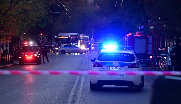 Λήξη-συναγερμού-στα-Εξάρχεια-–-Δεν-βρέθηκε-κάτι-επικίνδυνο-στη-βαλίτσα
