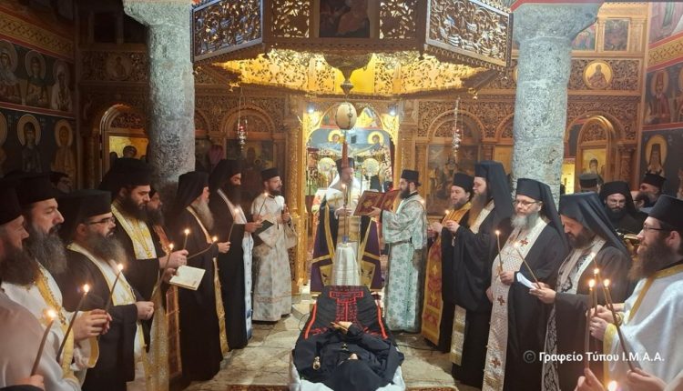 Η-Εξόδιος-Ακολουθία-της-μακαριστής-Γερόντισσας-Μακρίνας,-Καθηγουμένης-της-Ιεράς-Μονής-Λιγοβιτσίου