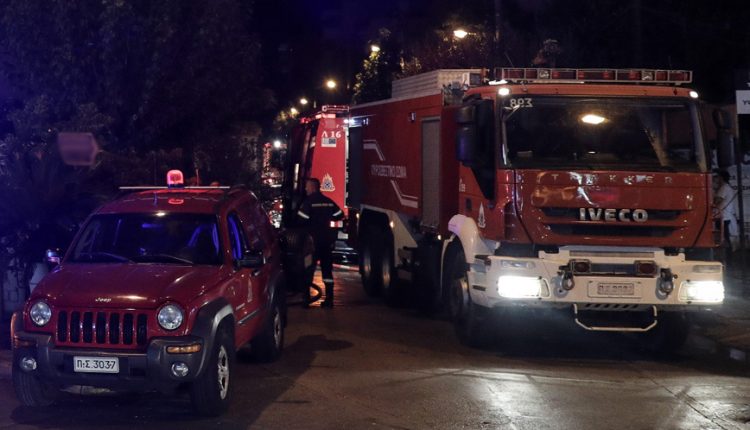 Νέα-Πέραμος:-Χωρίς-σημεία-ζωής-ανασύρθηκε-άνδρας-μετά-από-φωτιά-σε-φανοποιείο