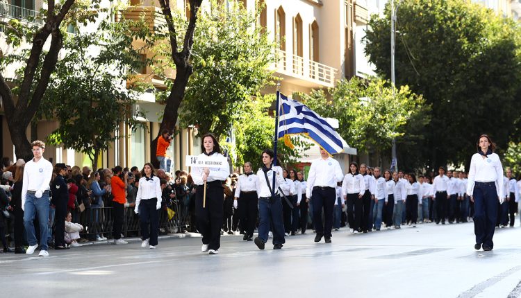 Με-υπερηφάνεια-η-μαθητική-παρέλαση-για-την-επέτειο-της-28ης-Οκτωβρίου-στη-Θεσσαλονίκη