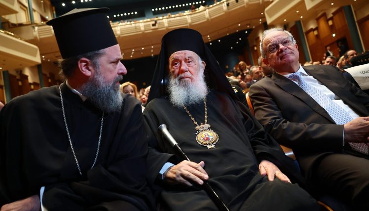 Θεσσαλονίκη:-Αρχιεπίσκοπος-Ιερώνυμος-και-ΠτΔ-στην-εκδήλωση-για-τα-10-χρόνια-από-το-άνοιγμα-του-Παναγίου-Τάφου-(ΦΩΤΟ)