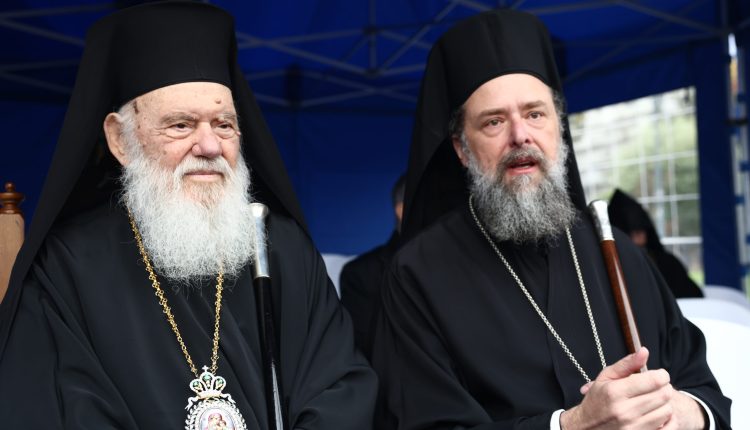 Ο-Αρχιεπίσκοπος-Ιερώνυμος-στη-μεγάλη-στρατιωτική-παρέλαση-στη-Θεσσαλονίκη-(ΦΩΤΟ)