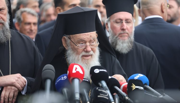 Ιερώνυμος:-«Να-τιμούμε-το-παρελθόν-με-μνήμη,-να-αντιμετωπίζουμε-το-παρόν-με-ενότητα,-να-ατενίζουμε-το-μέλλον-με-ελπίδα»