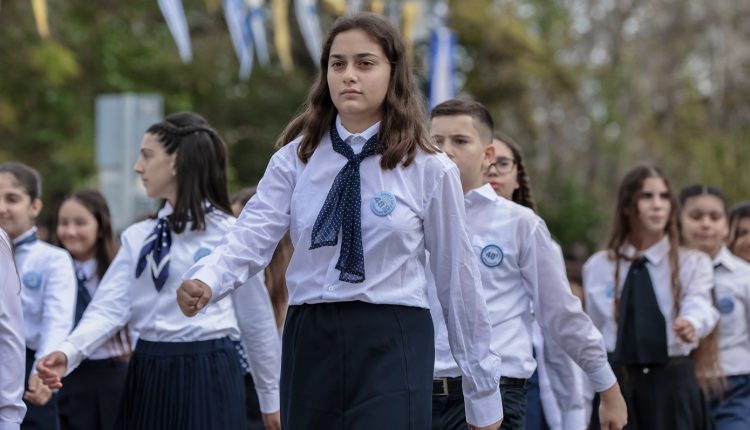 Ολοκληρώθηκε-η-μαθητική-παρέλαση-στον-Πειραιά