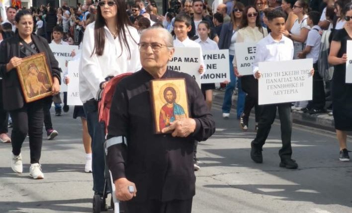 Το-χειροκρότημα-που-κέρδισε-η-Χαρίτα-Μάντολες-στην-παρέλαση-της-28ης-Οκτωβρίου