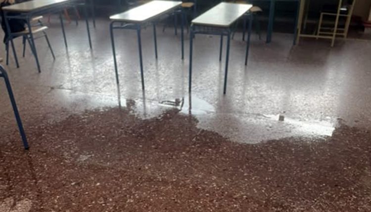 Προβλήματα-στεγανότητας-στο-1ο-ΕΠΑΛ-Λαμίας-μετά-τις-ισχυρές-βροχοπτώσεις-που-έπληξαν-την-περιοχή
