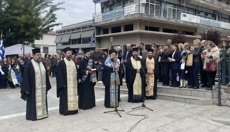Ο-Θεσσαλιώτιδος-Τιμόθεος-στις-επετειακές-εκδηλώσεις-της-Εθνικής-Επετείου-του-’40-στα-Φάρσαλα