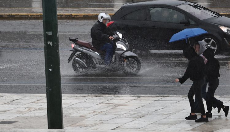 Καιρός:-Με-βροχές-και-καταιγίδες-φεύγει-ο-Οκτώβριος-–-Πού-εντείνονται-τα-φαινόμενα-από-το-απόγευμα